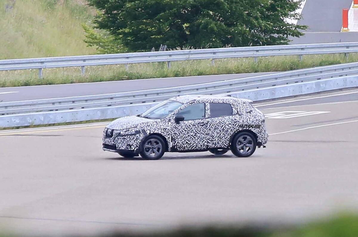 Nissan Qashqai spyshot side