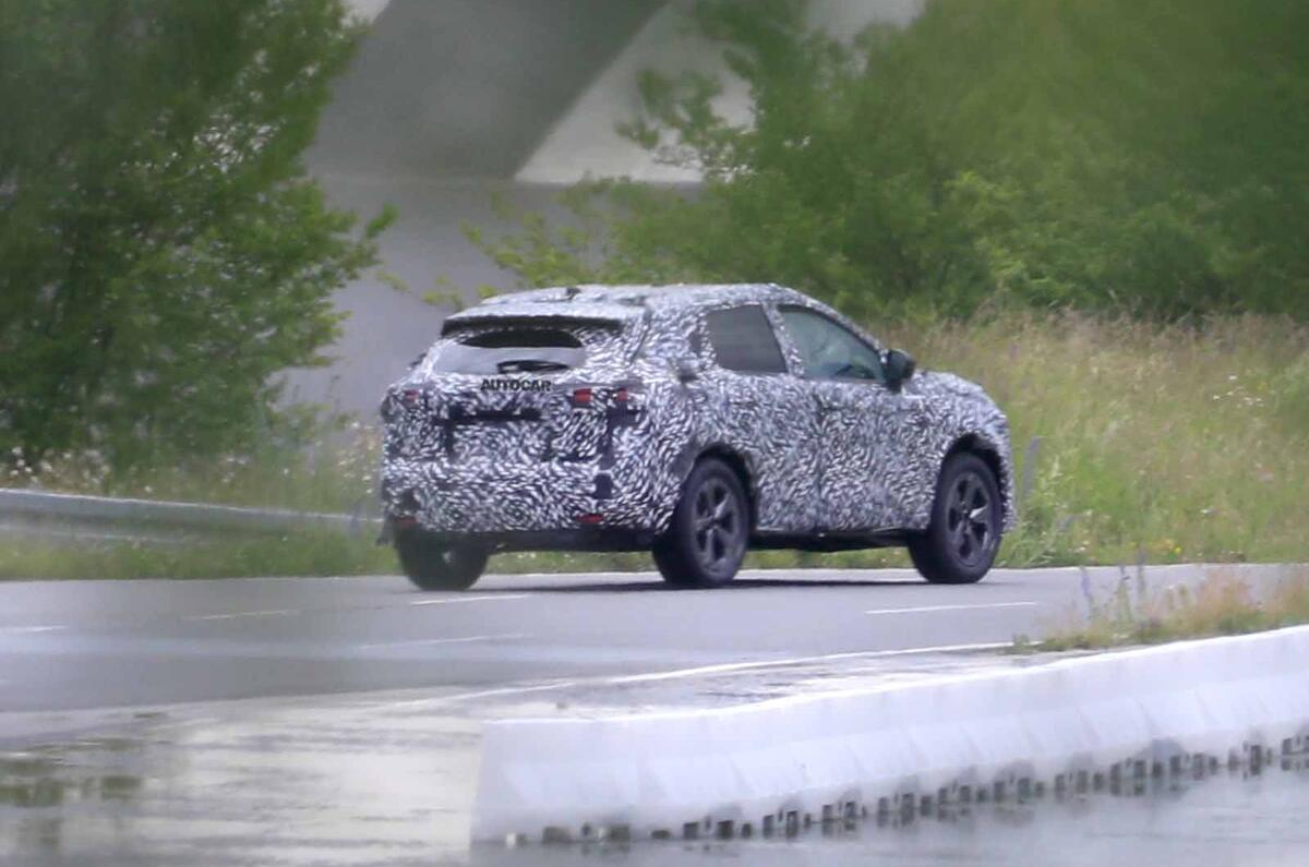Nissan Qashqai spyshot rear side Nissan Qashqai spyshot rear side