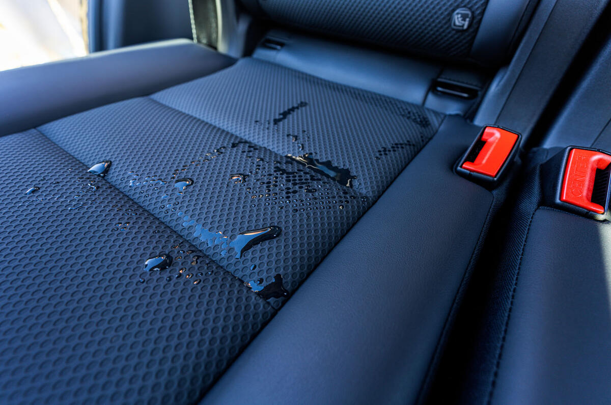 Nissan X Trail N Trek interior seats.JPG