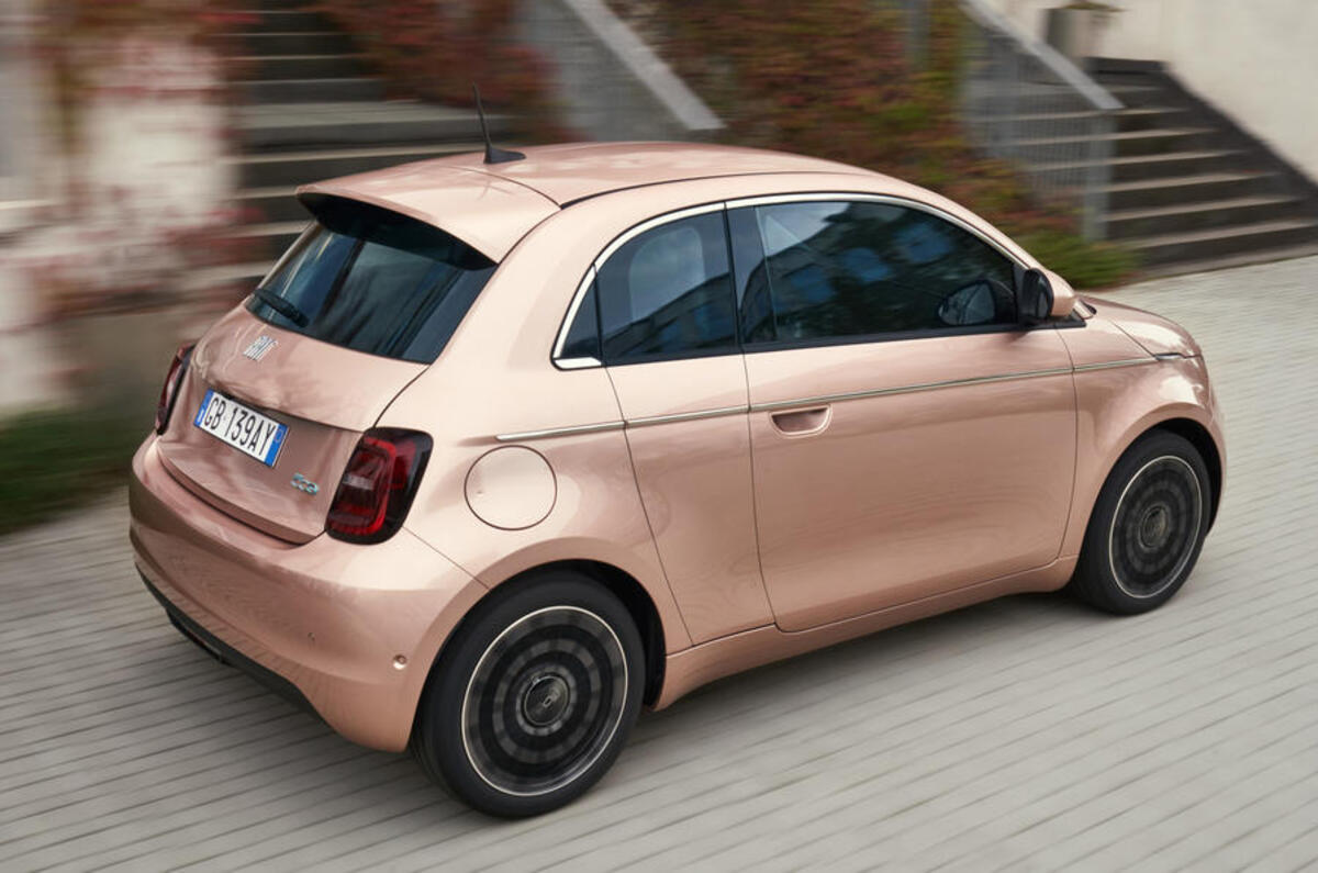 Fiat 500 3+1 official images - tracking rear