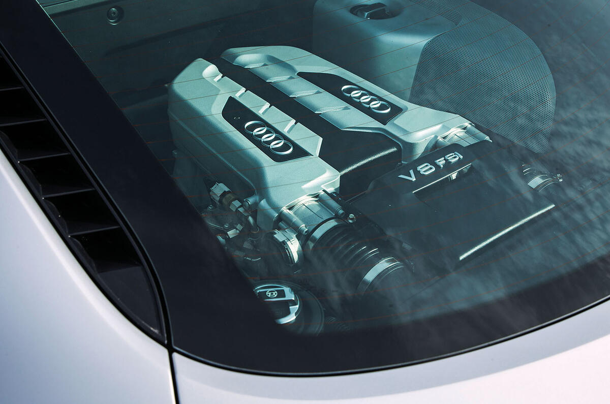 Audi R8 engine