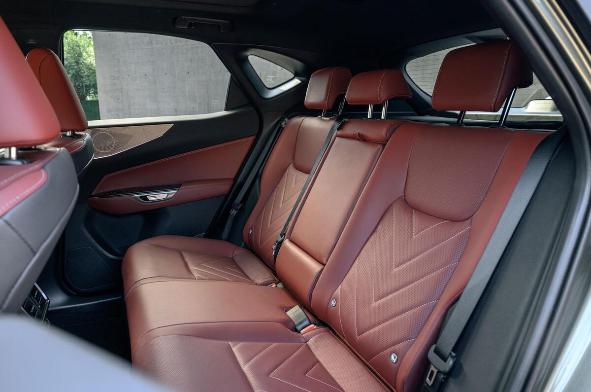 nx350h luxury interior 0019