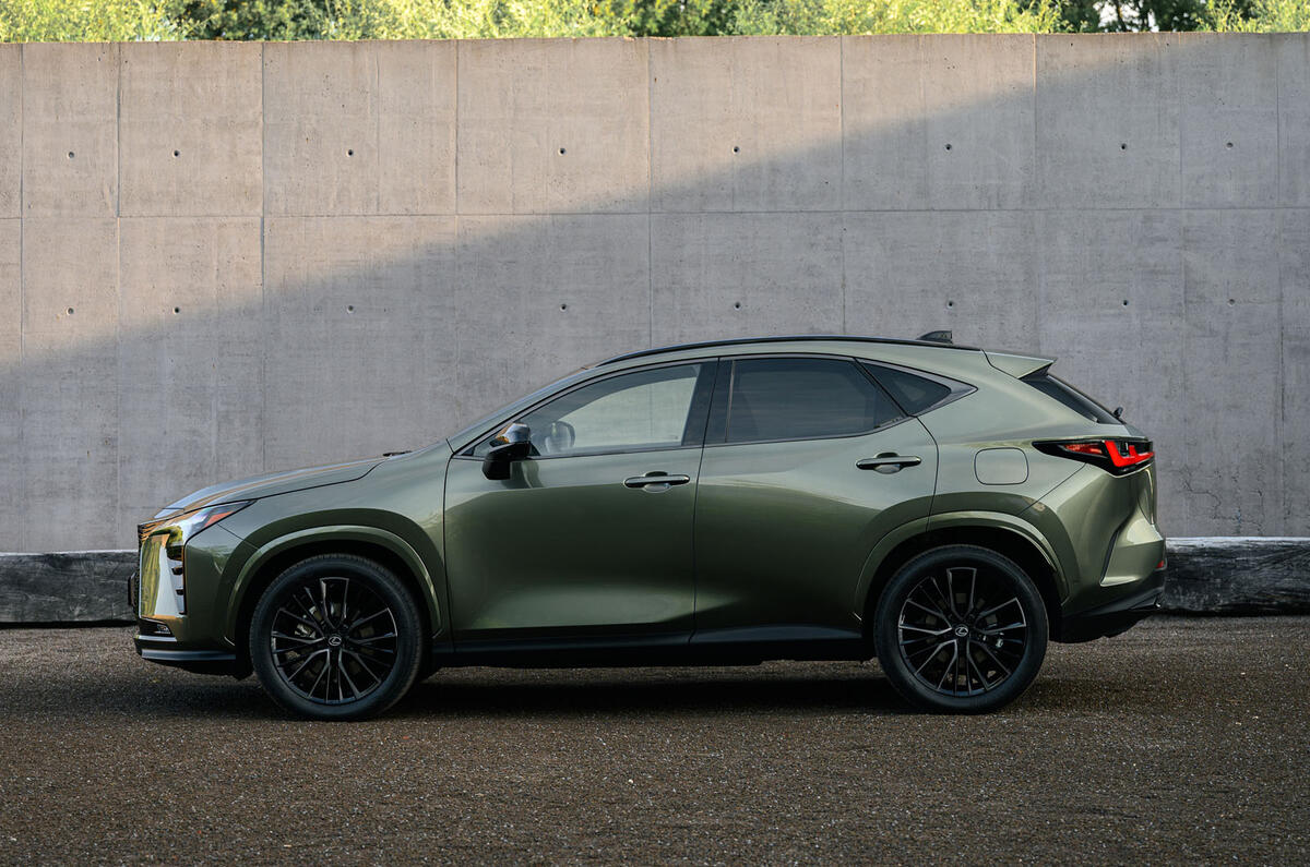 nx350h luxury statics 003
