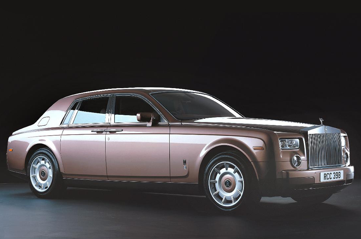 Rolls-Royce Phantom VIII gold