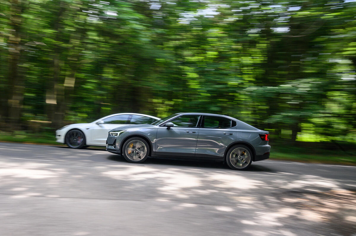 2020 Polestar 2 vs Tesla Model 3 - side 2020 Polestar 2 vs Tesla Model 3 - side