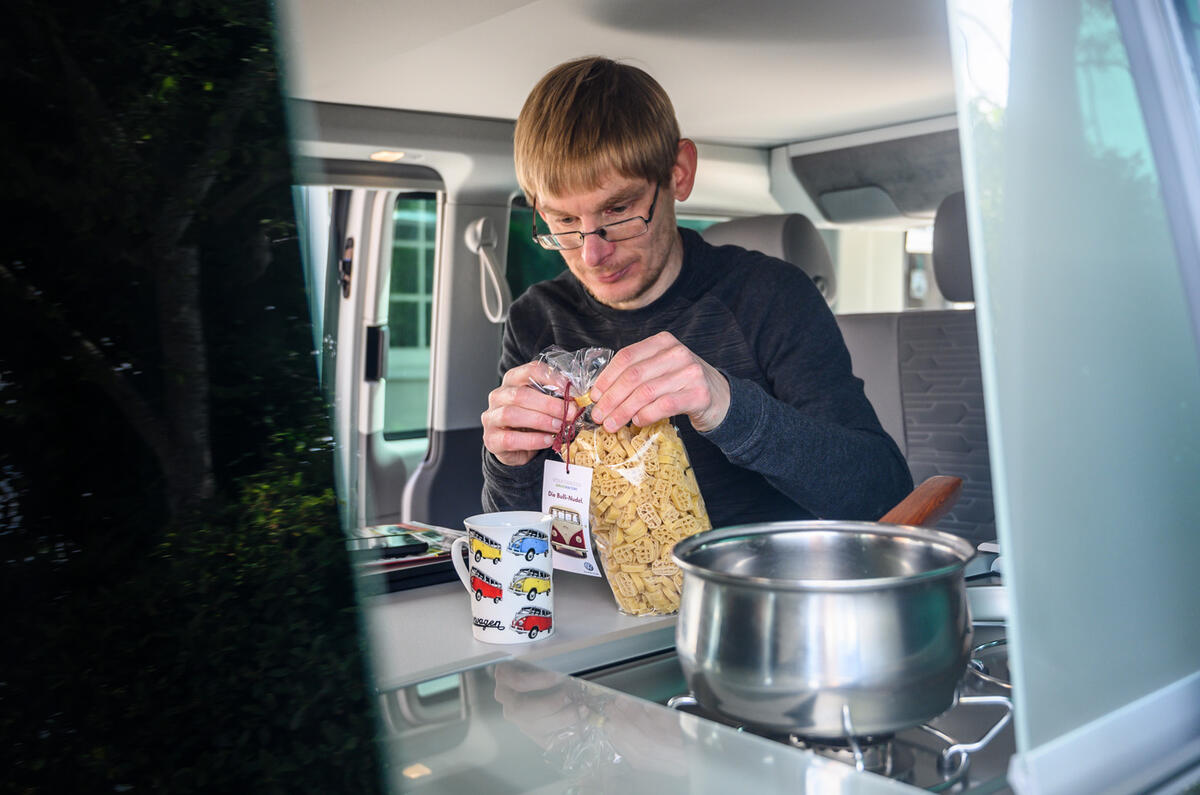 2020 Volkswagen California - cooking 2020 Volkswagen California - cooking