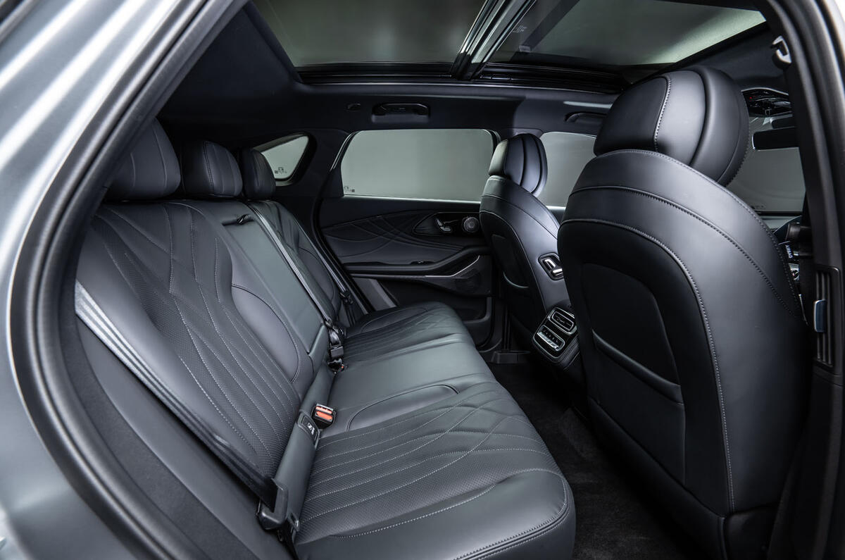Omoda 9 rear seats Omoda 9 rear seats