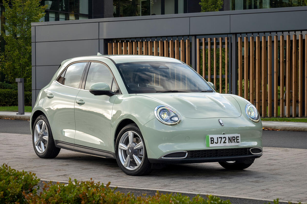 ora cat ultra front three quarter