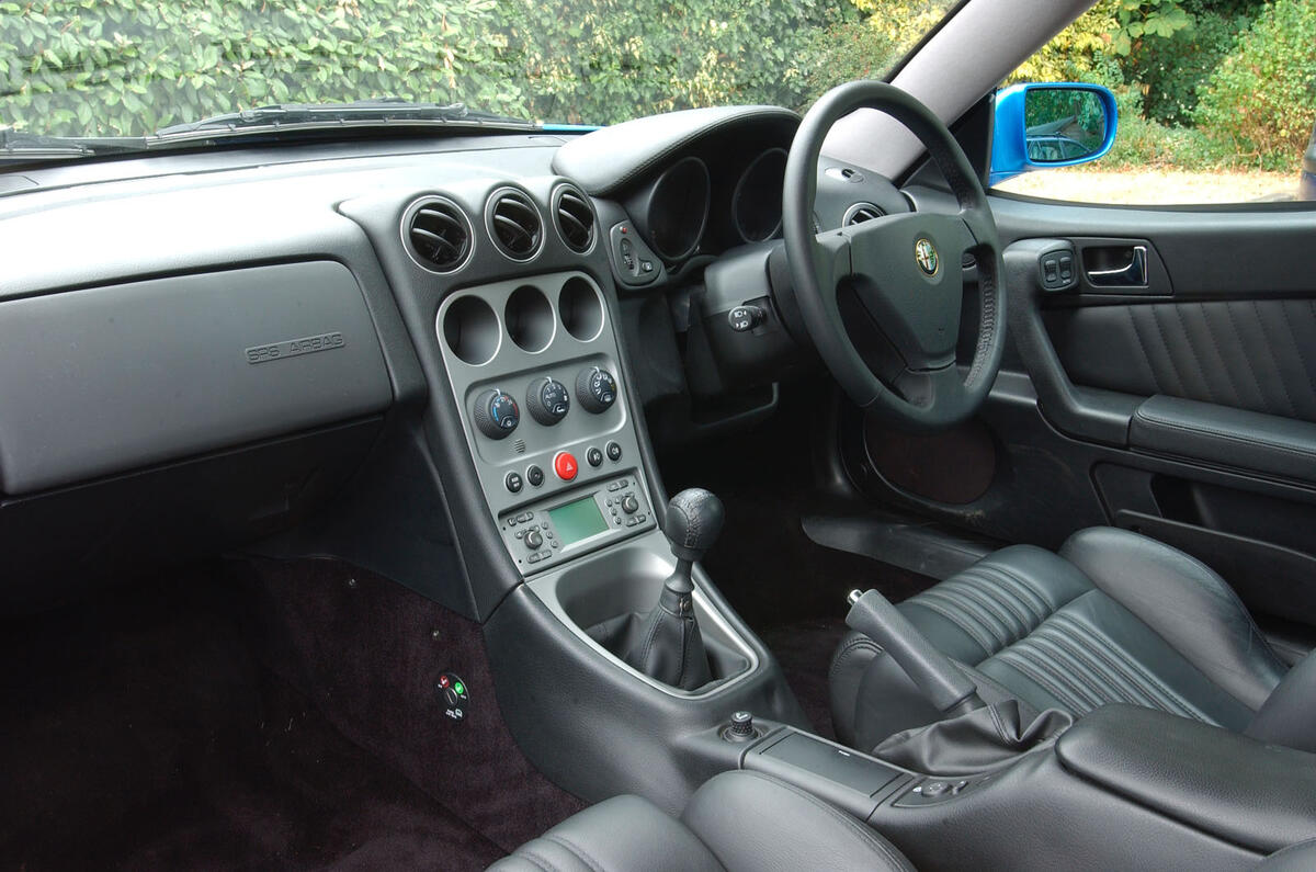 Alfa Romeo GTV - interior