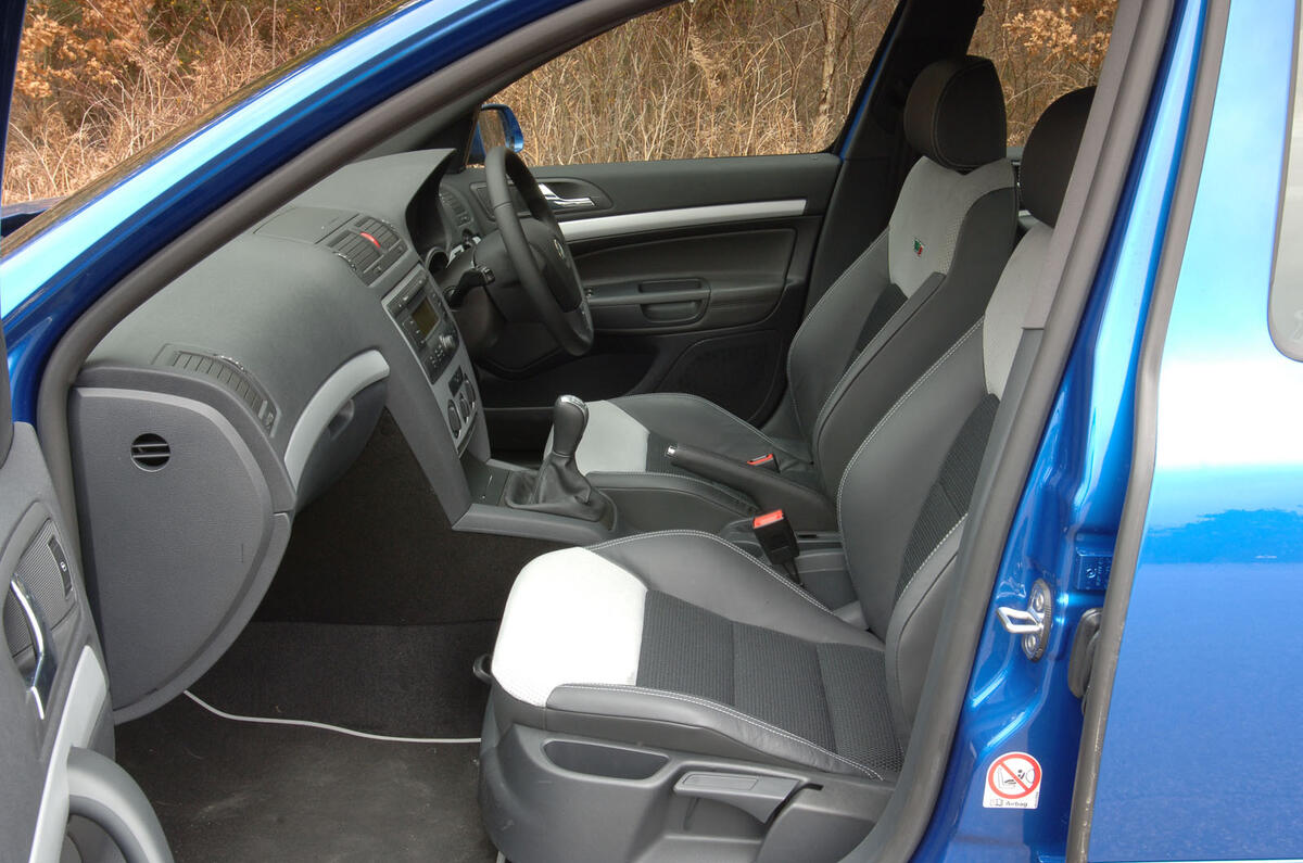 Skoda Octavia - front seats Skoda Octavia - front seats