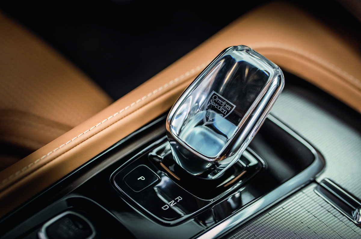 Volvo glass