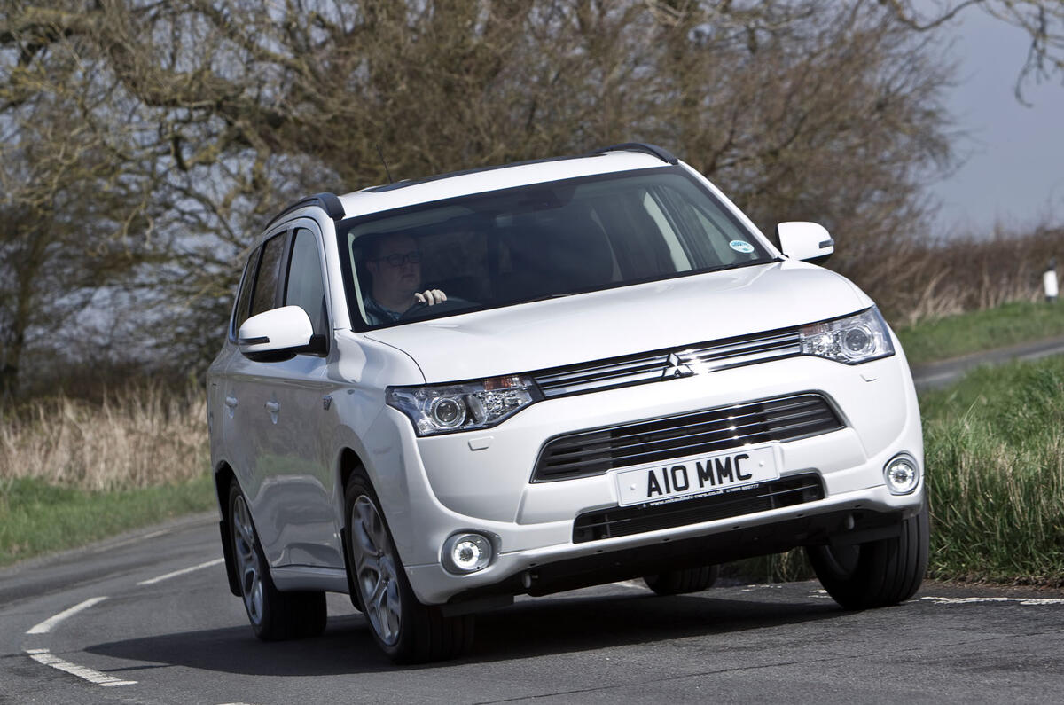 Mitsubishi Outlander PHEV front Mitsubishi Outlander PHEV front