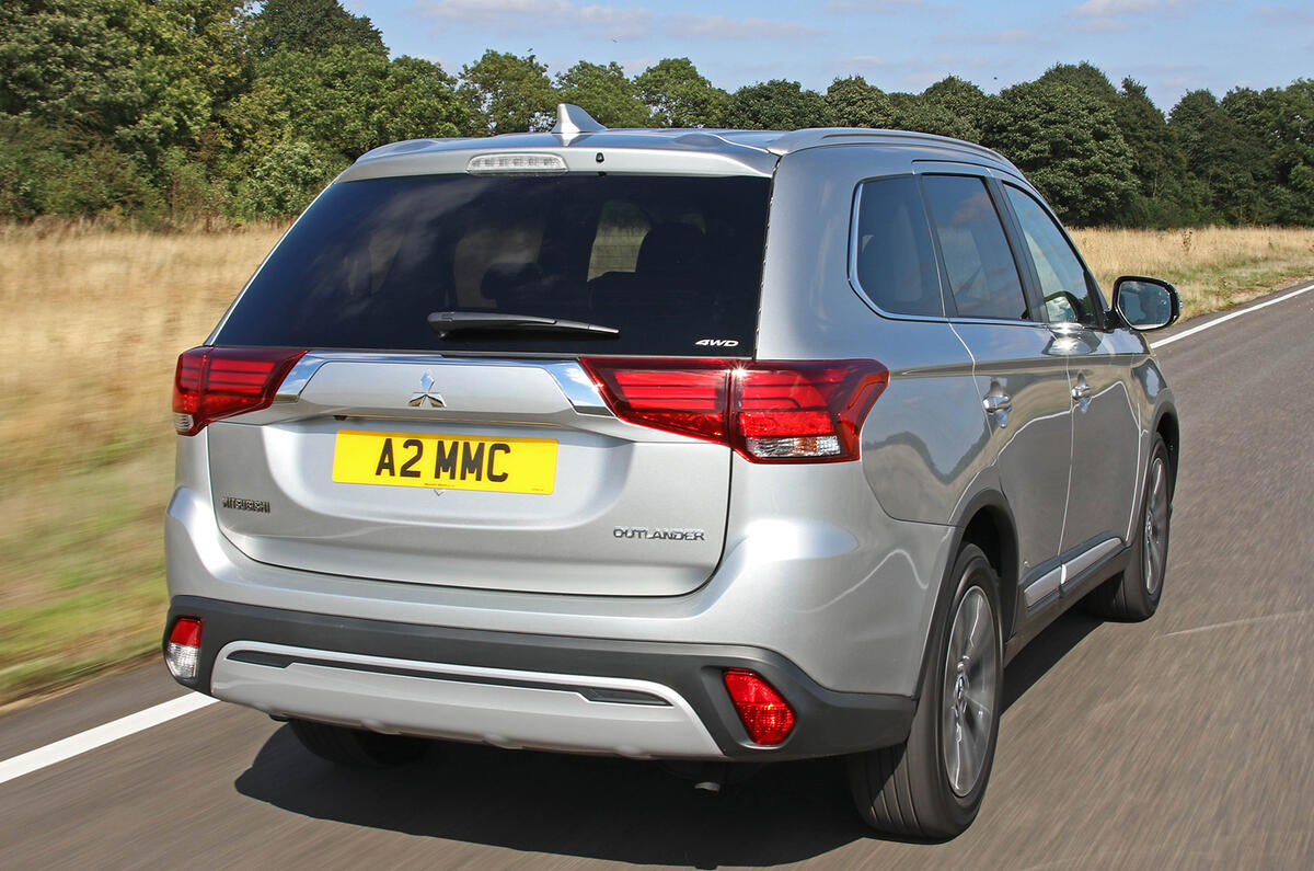 Mitsubishi Outlander adds petrol option