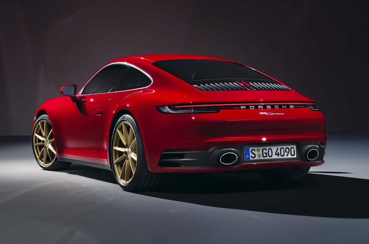 2019 Porsche 911 Carrera coupé - rear