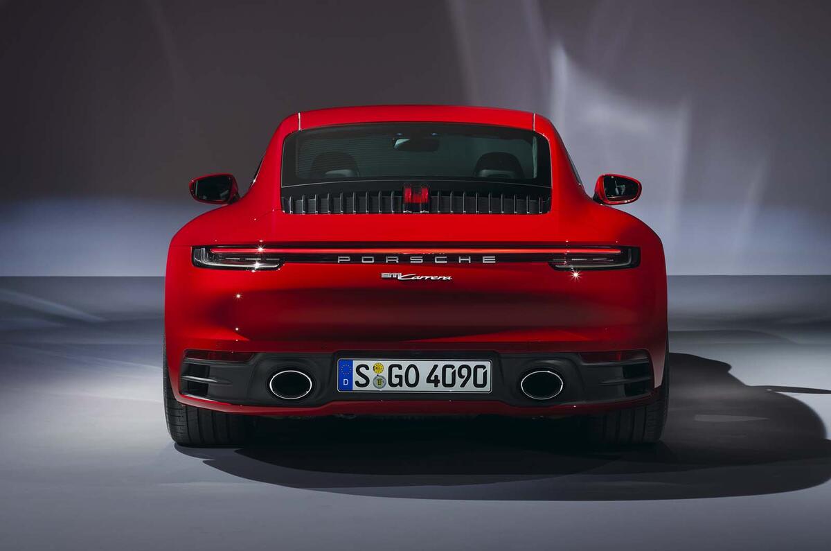 2019 Porsche 911 Carrera coupé - rear