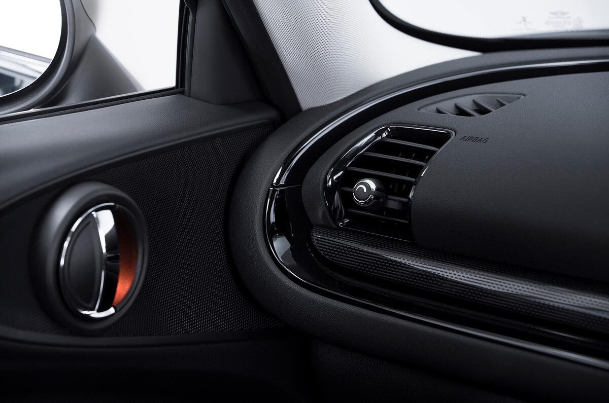 Mini Black Pack Clubman