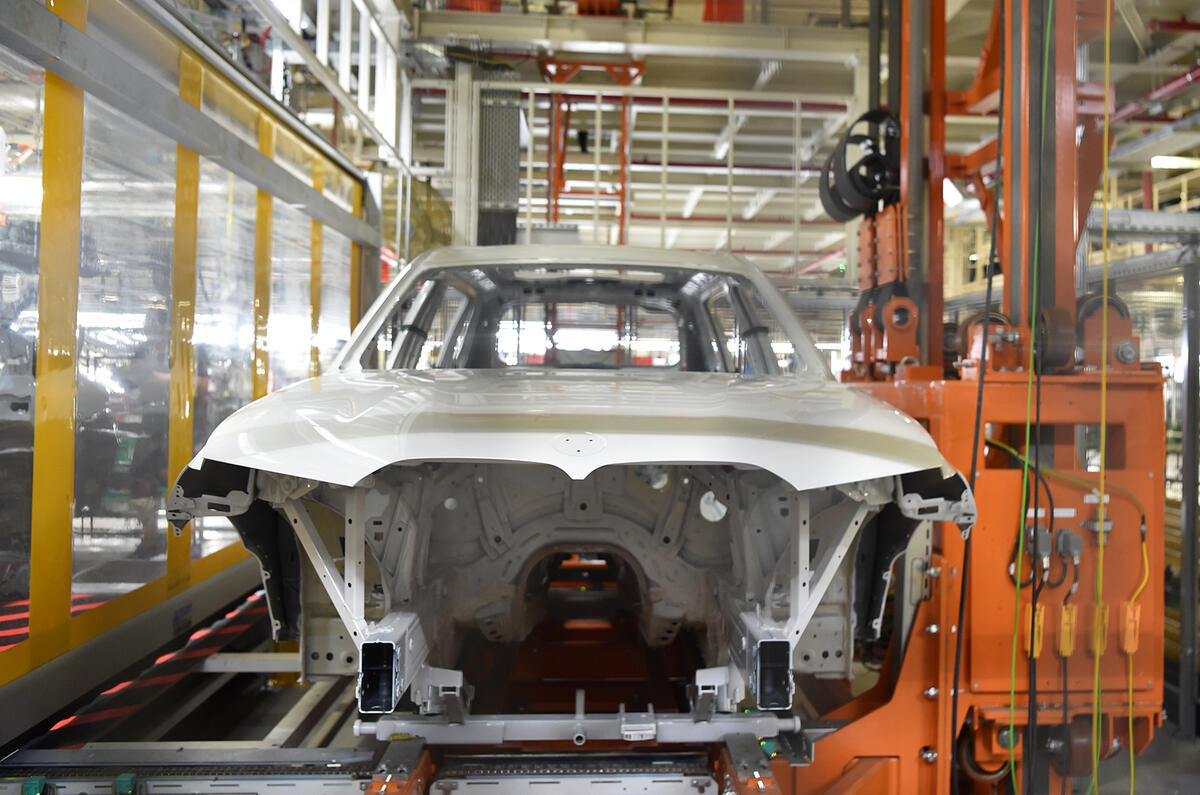 Production-ready BMW X7 shown in new official images