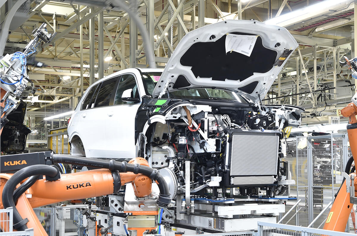 Production-ready BMW X7 shown in new official images