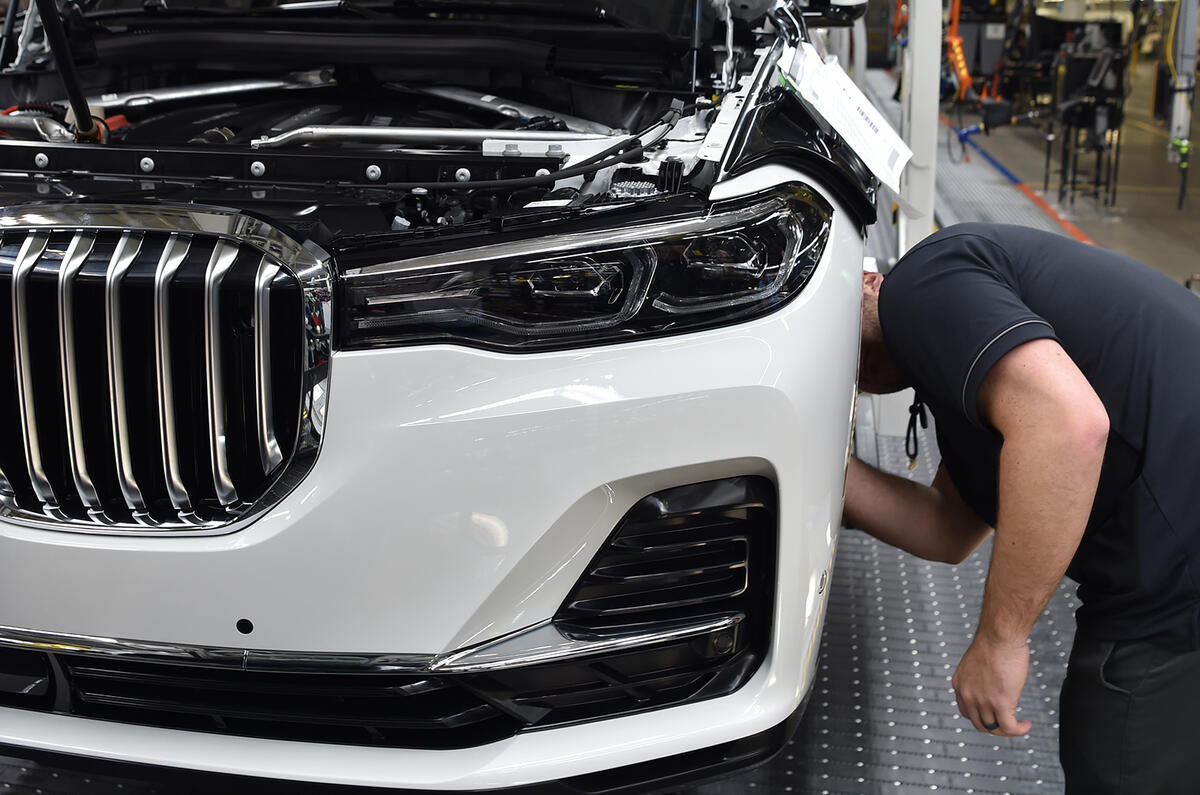 Production-ready BMW X7 shown in new official images