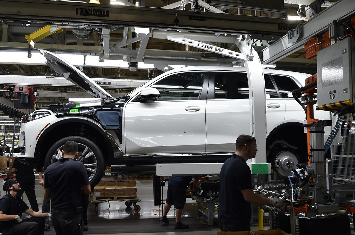 Production-ready BMW X7 shown in new official images