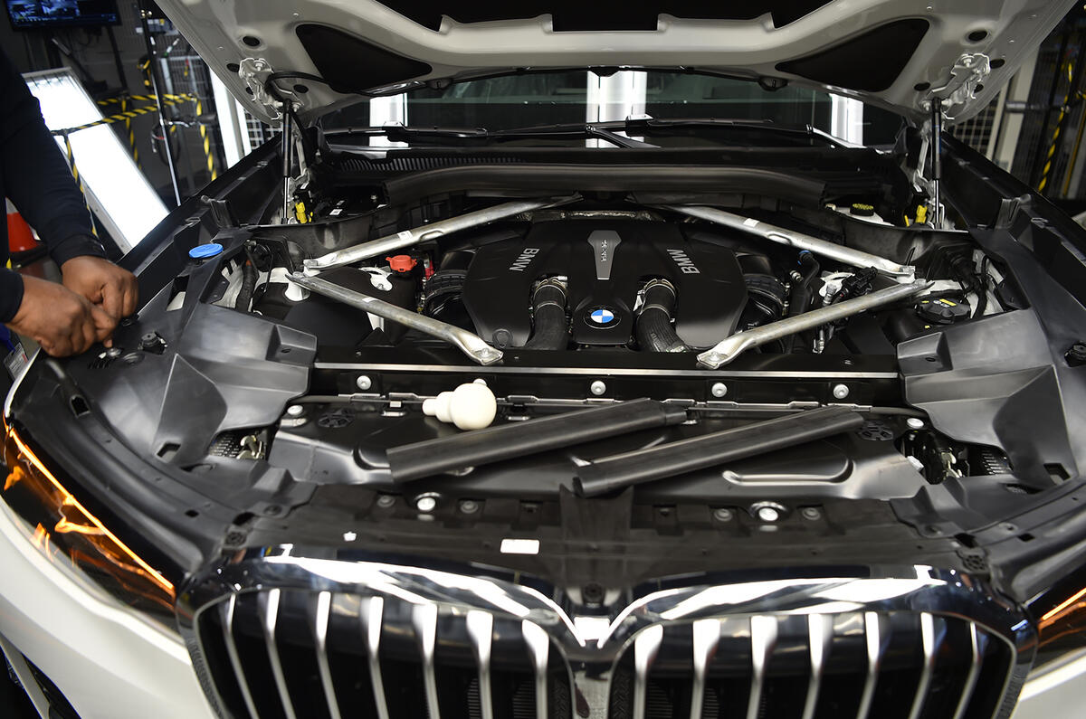 Production-ready BMW X7 shown in new official images