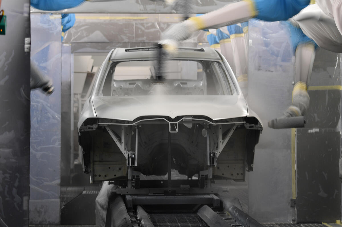 Production-ready BMW X7 shown in new official images