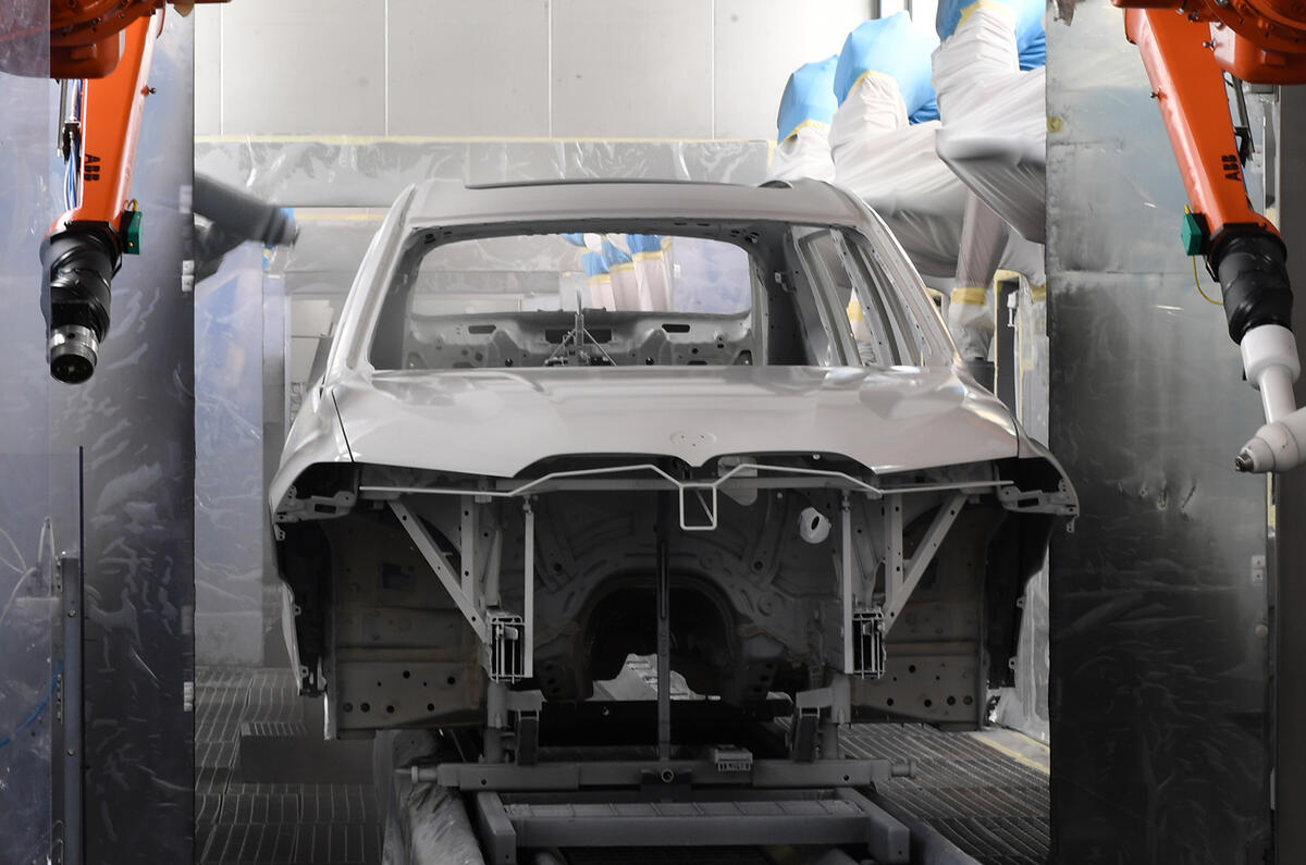 Production-ready BMW X7 shown in new official images