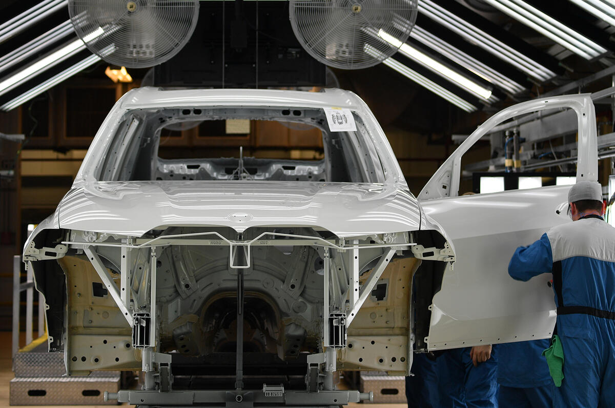 Production-ready BMW X7 shown in new official images