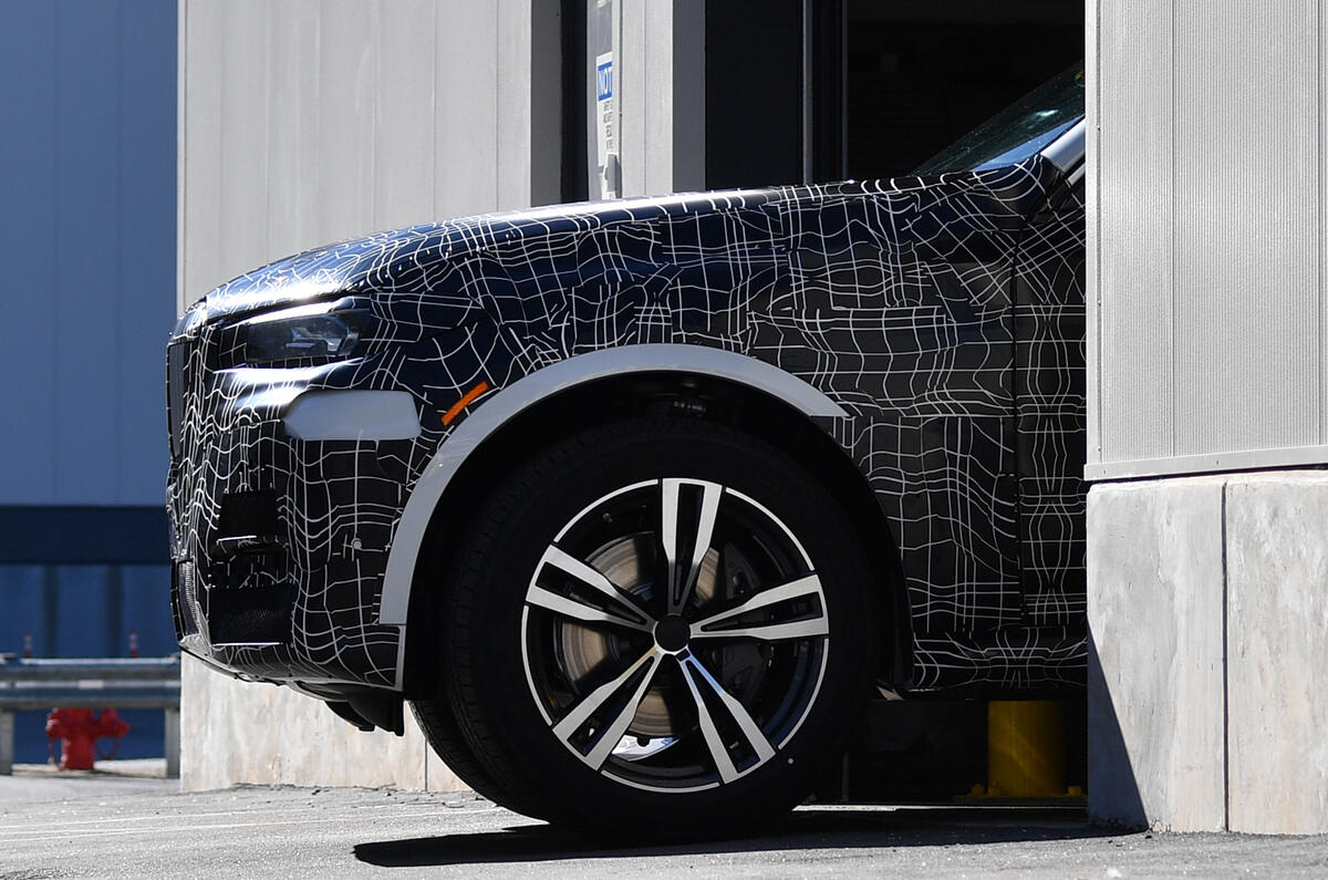 Production-ready BMW X7 shown in new official images