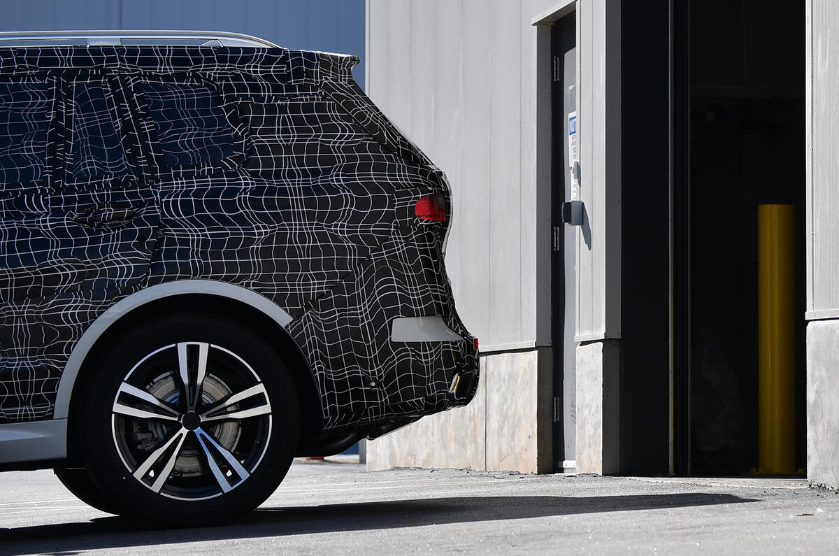 Production-ready BMW X7 shown in new official images