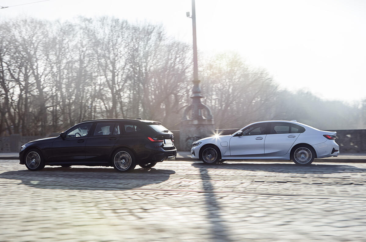 2020 BMW 330e Touring - side 2020 BMW 330e Touring - side