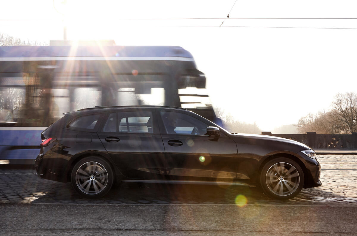 2020 BMW 330e Touring - side 2020 BMW 330e Touring - side