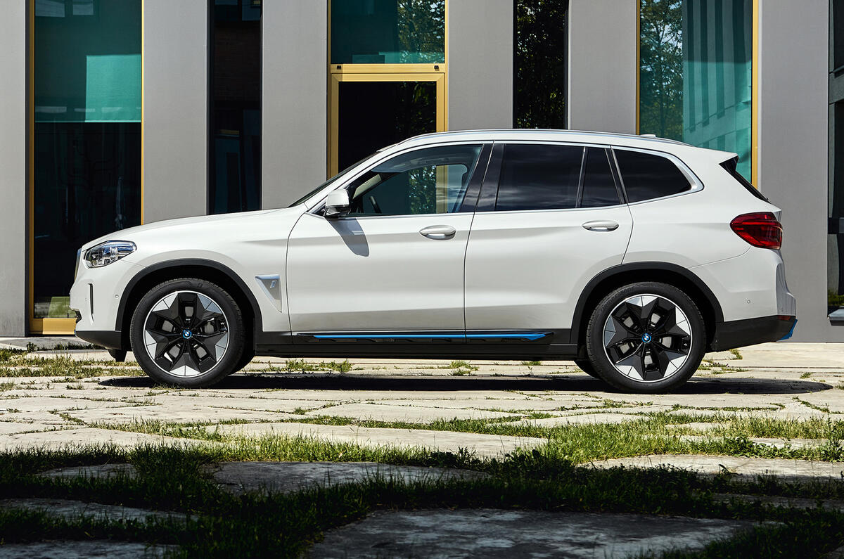 2020 BMW iX3 - side 2020 BMW iX3 - side