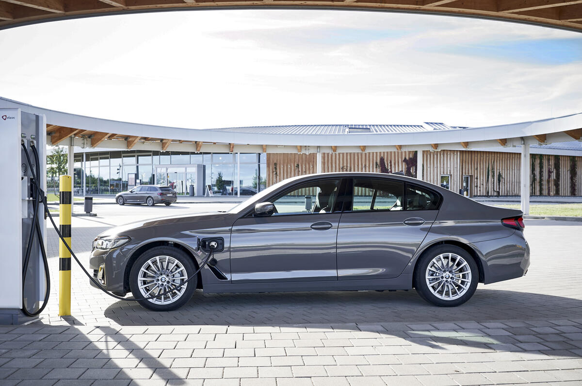 P90403966 highRes the new bmw 520e sed P90403966 highRes the new bmw 520e sed