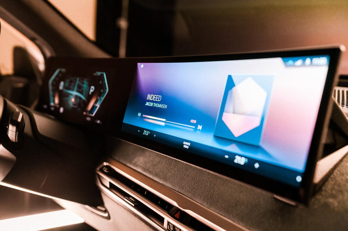 BMW iDrive in iX
