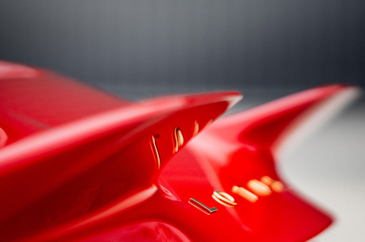 P 62 2 DETAIL DOUBLEDUCKTAIL P 62 2 DETAIL DOUBLEDUCKTAIL
