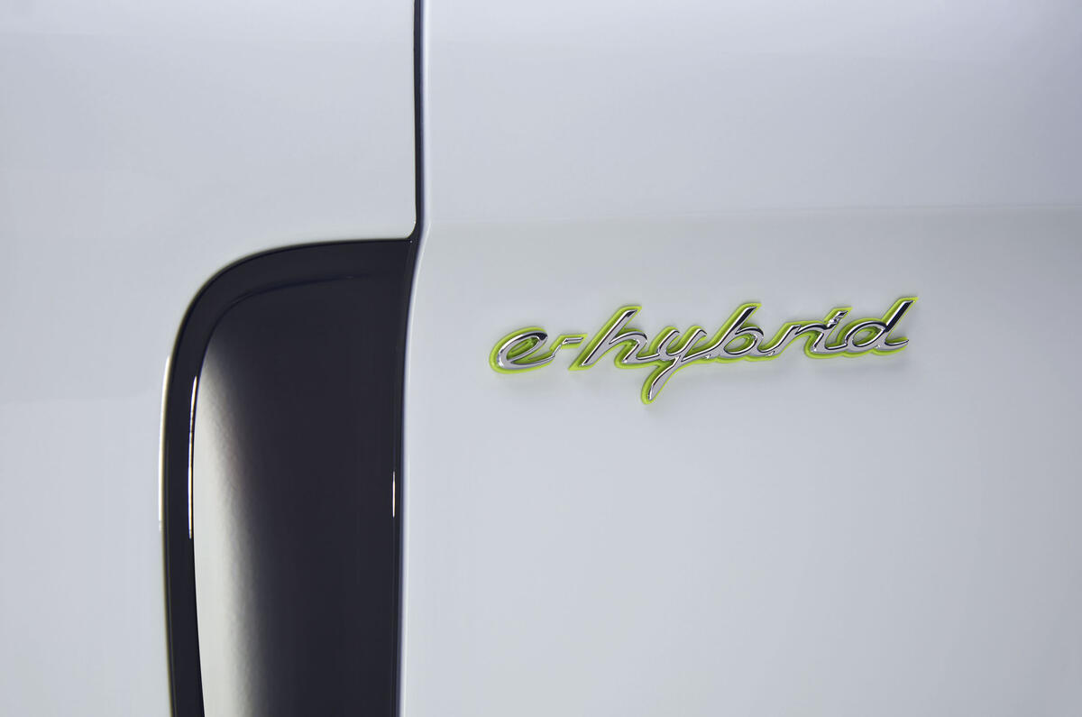 2017 Porsche Panamera 4 E-Hybrid revealed