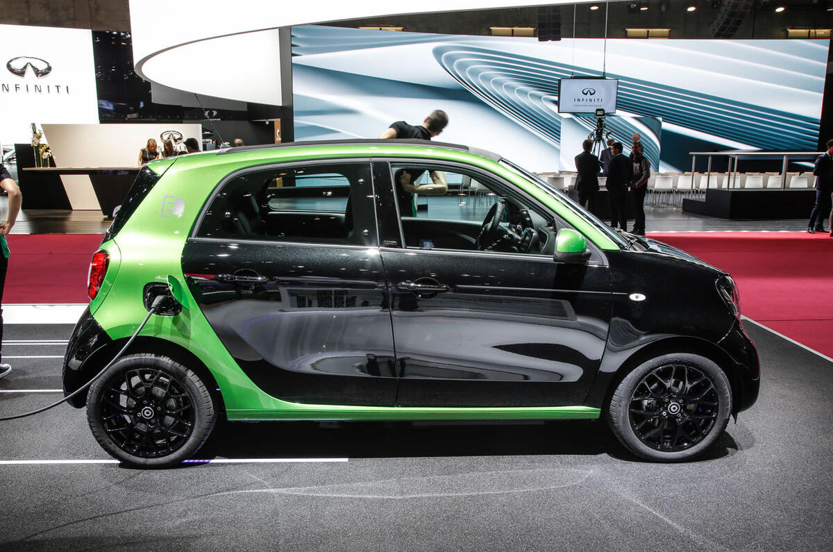 Smart Fortwo, Fortwo cabriolet and Forfour Electric Drive revealed