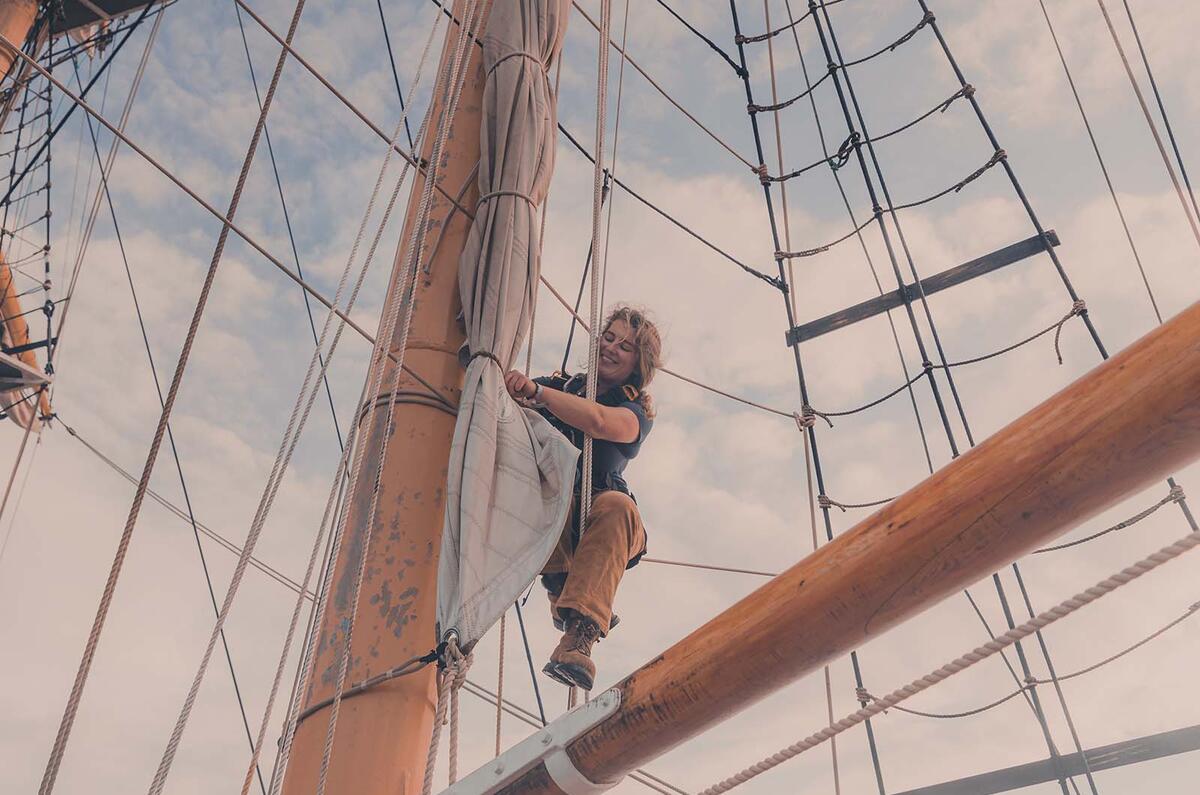 Pelican of London main mast