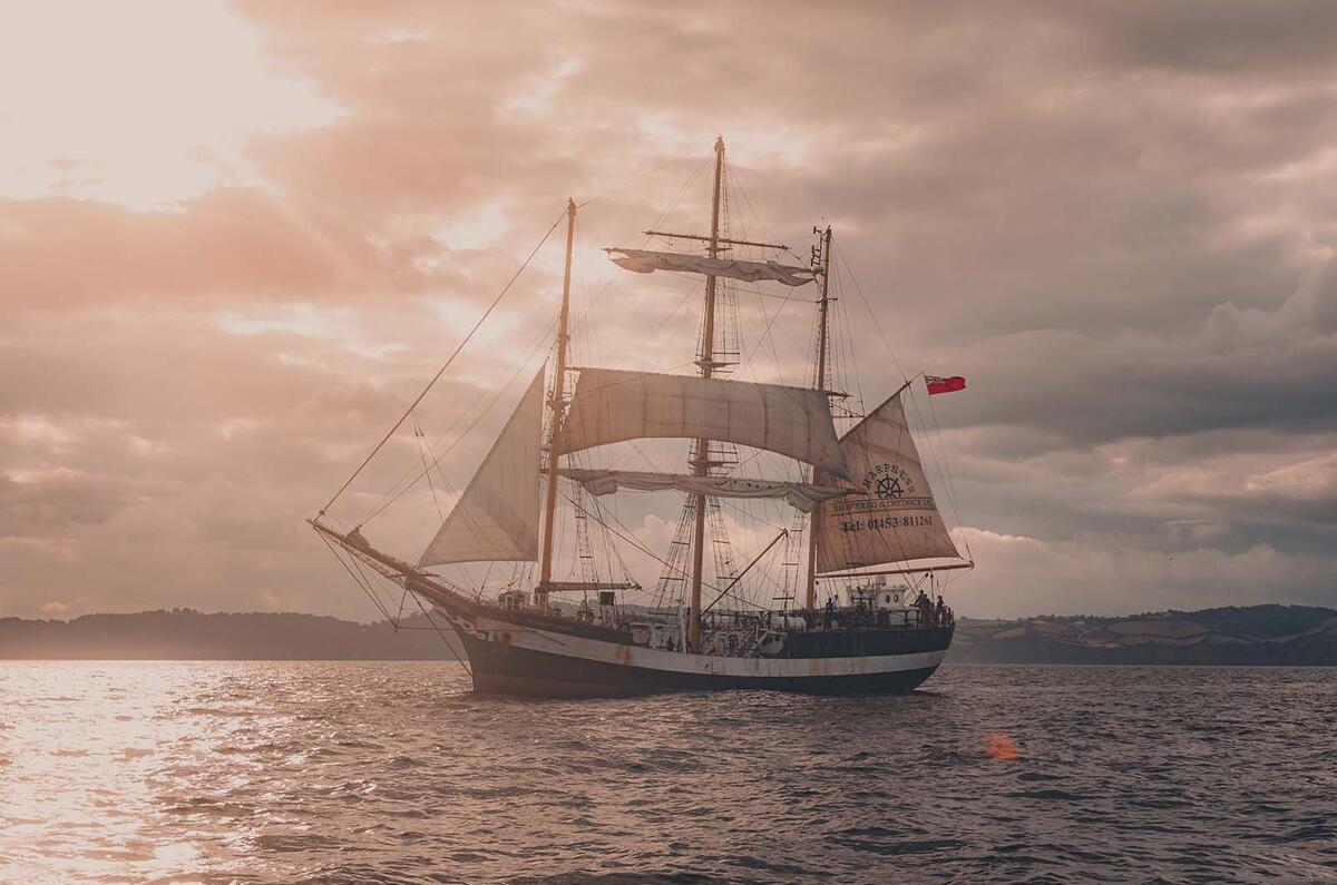 Pelican of London side