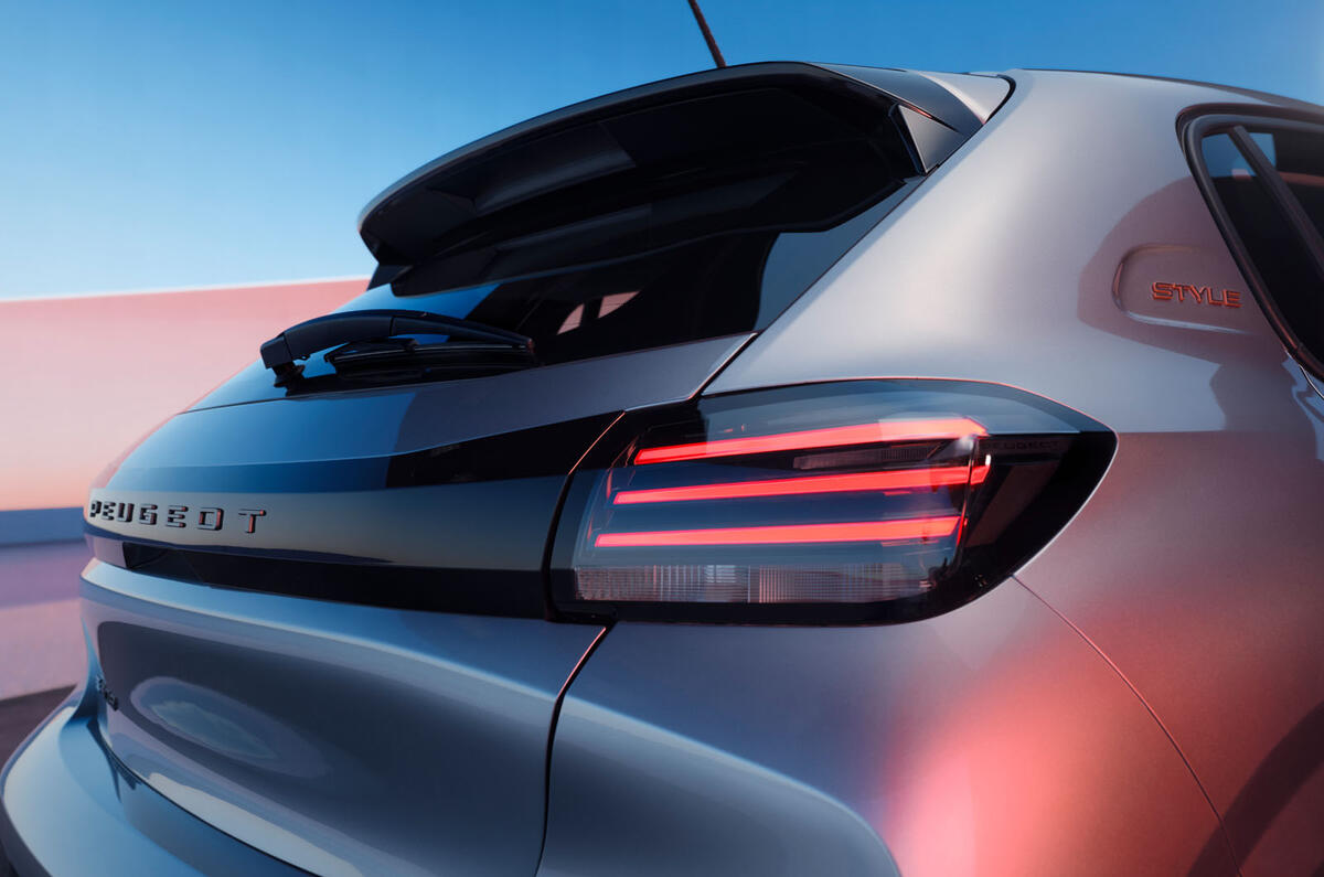 Peugeot 208 Style rear quarter