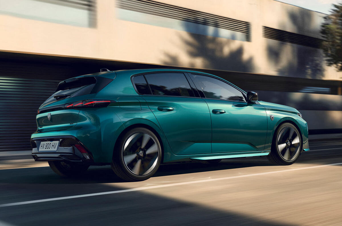 Peugeot 308 facelift rear quarter tracking Peugeot 308 facelift rear quarter tracking