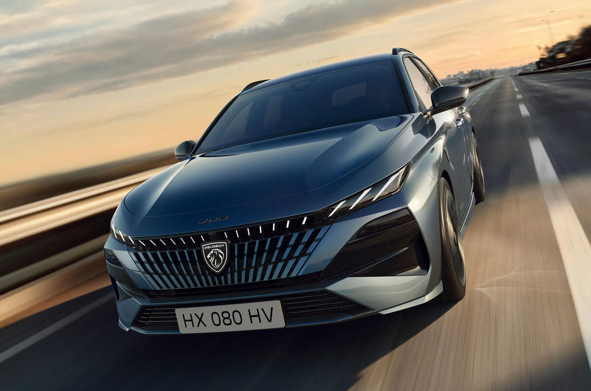 Peugeot 308 facelift SW front quarter tracking Peugeot 308 facelift SW front quarter tracking