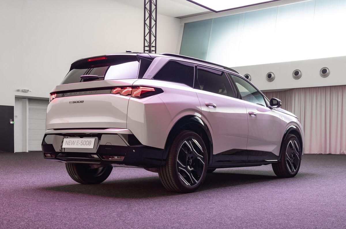 Peugeot e 5008 rear quarter