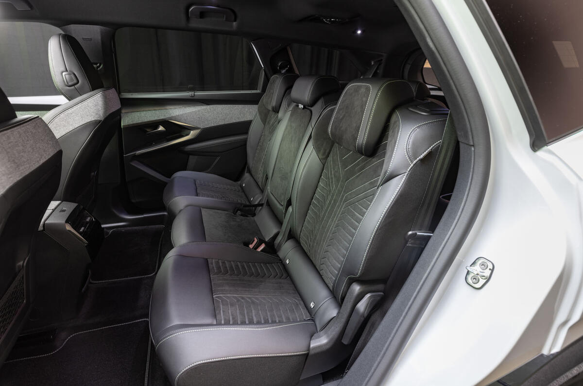 Peugeot e 5008 second row Peugeot e 5008 second row