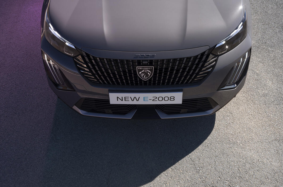 Peugeot 2008 front quarter Peugeot 2008 front quarter
