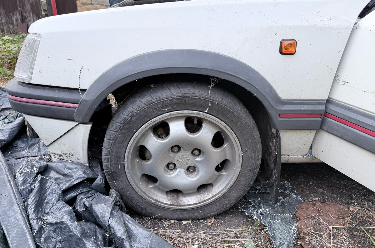 Peugeot 205 wheel