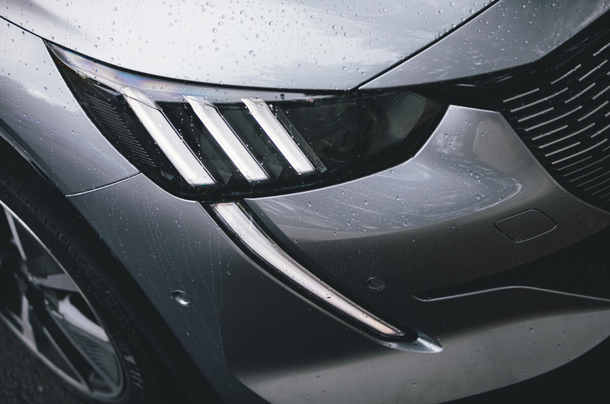 Britain's Best Car Awards 2020 - Peugeot e-208 - headlights