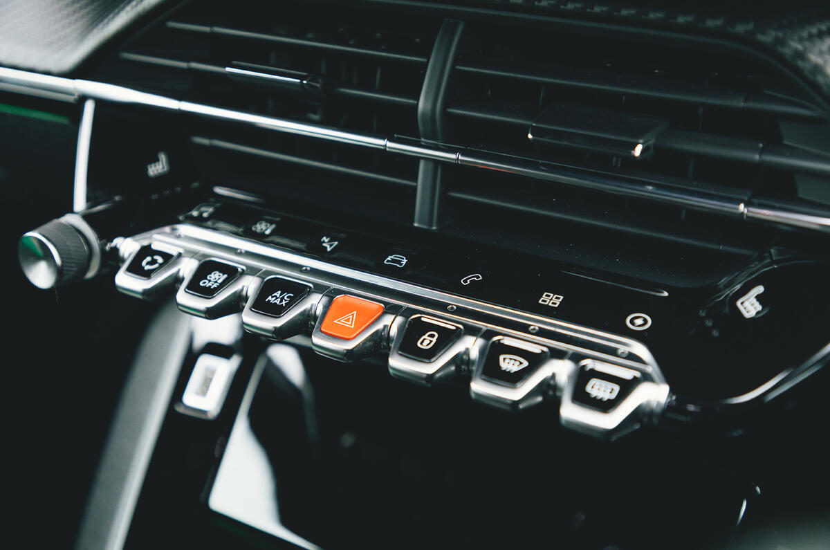 Britain's Best Car Awards 2020 - Peugeot e-208 - centre console