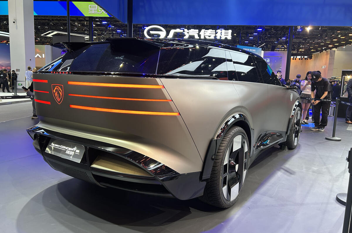 Peugeot Concept 8 SUV rear